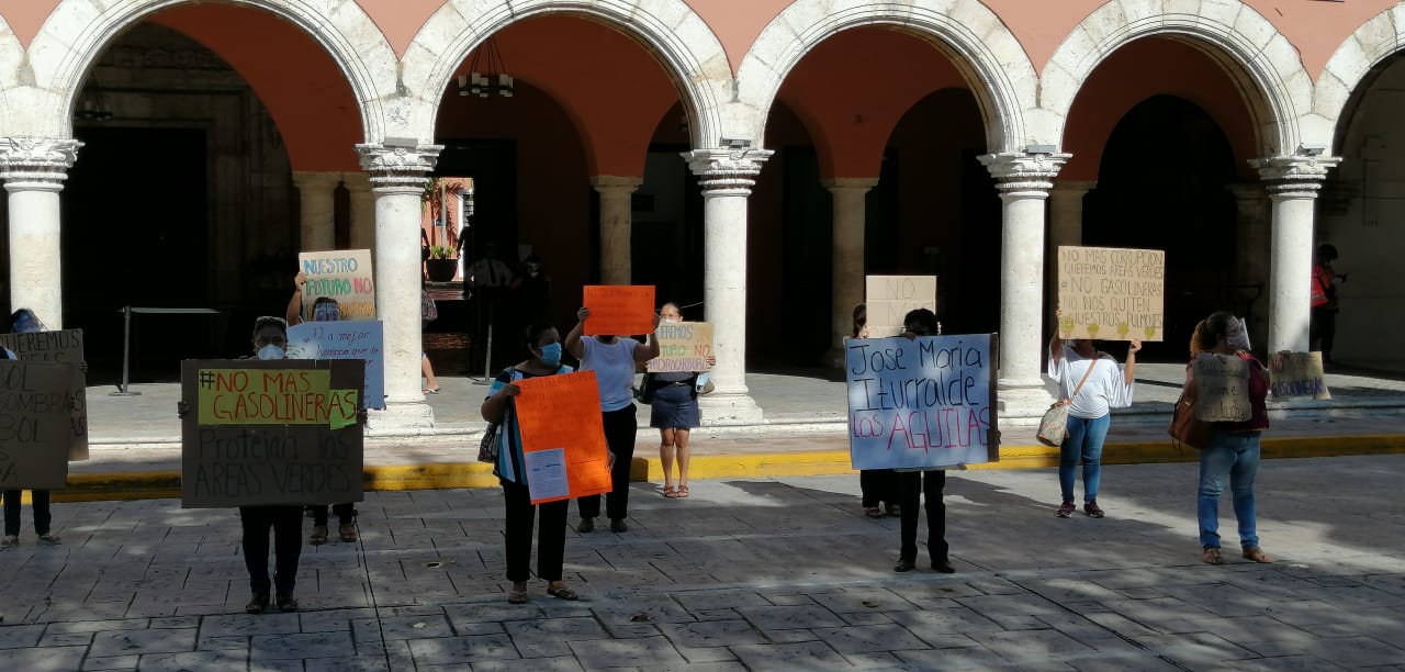 Se manifiestan contra gasolinera de Las Águilas - Desde el Balcon