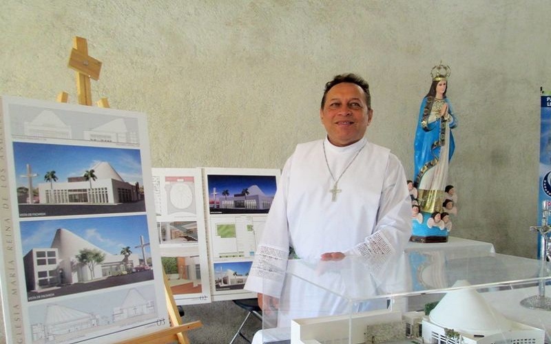 Otro sacerdote separado de sus funciones - Desde el Balcon