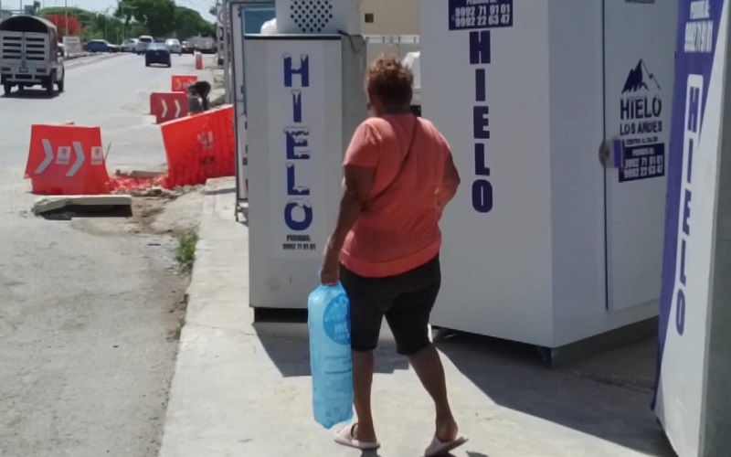 Los cubitos de hielo no resisten la alta demanda por la ola de calor